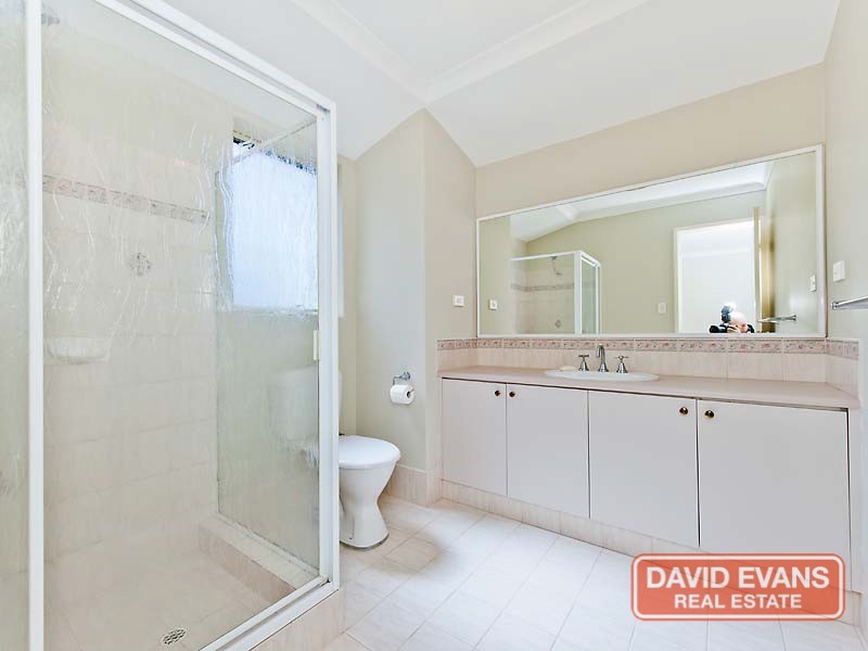 82 Roxburgh Cir, Kinross WA 6028