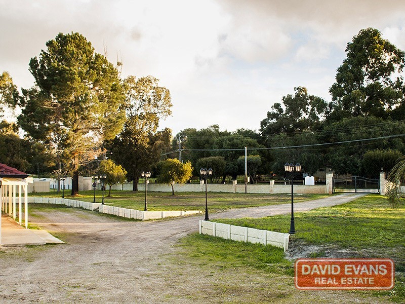 21 Lee-Steere Dr, Mariginiup WA 6078