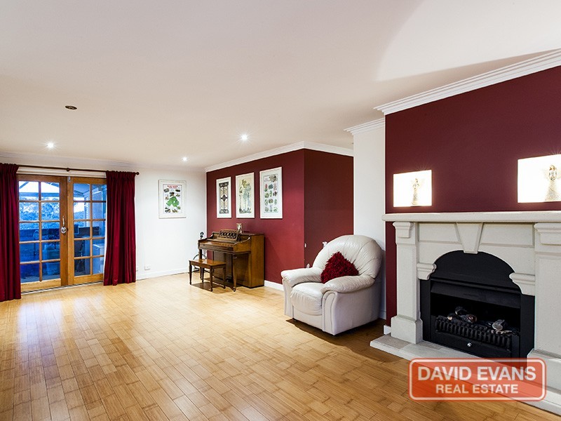 21 Lee-Steere Dr, Mariginiup WA 6078