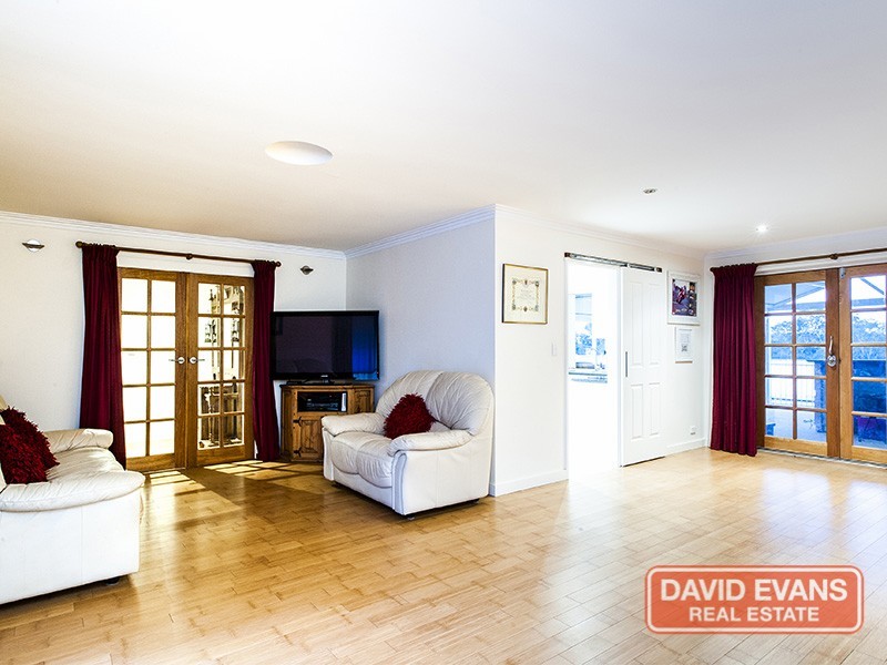 21 Lee-Steere Dr, Mariginiup WA 6078