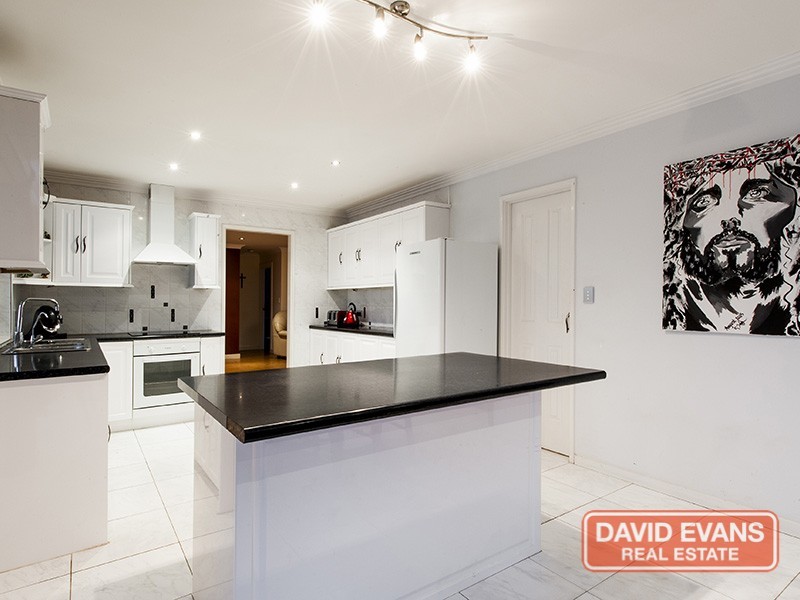 21 Lee-Steere Dr, Mariginiup WA 6078