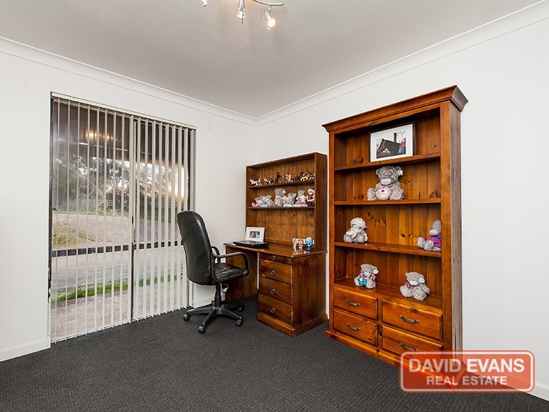 21 Lee-Steere Dr, Mariginiup WA 6078