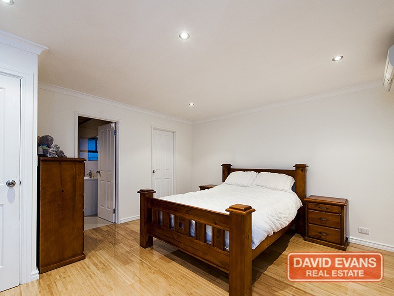 21 Lee-Steere Dr, Mariginiup WA 6078