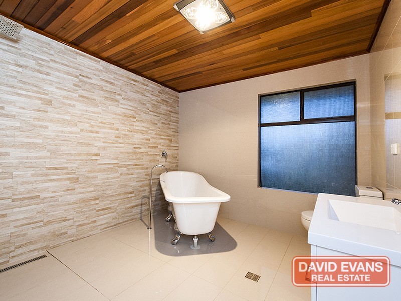 21 Lee-Steere Dr, Mariginiup WA 6078