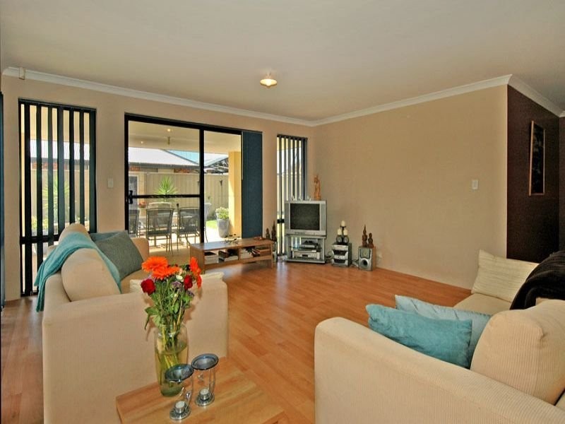 11 Verona Street, Hocking WA 6065