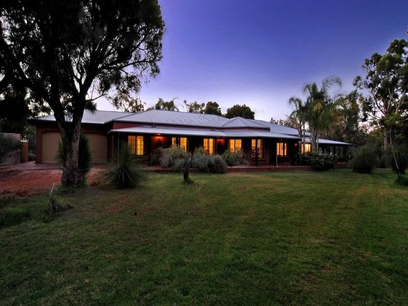 76 Rustic Gardens, Carramar WA 6031