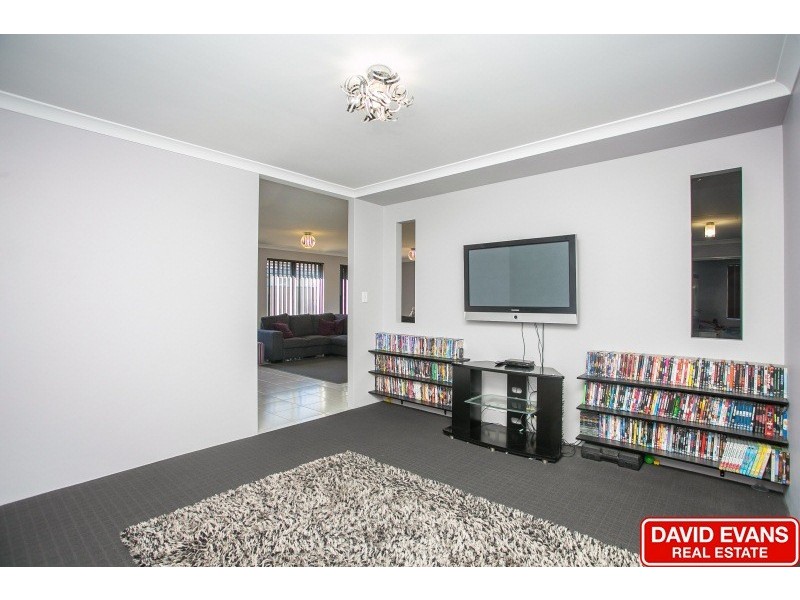 15 Leschenault Loop, Banksia Grove WA 6031