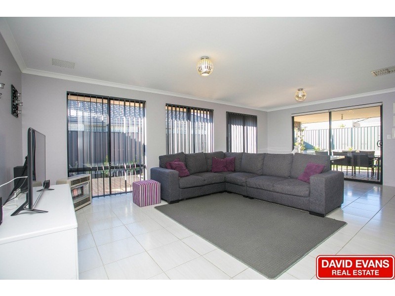 15 Leschenault Loop, Banksia Grove WA 6031