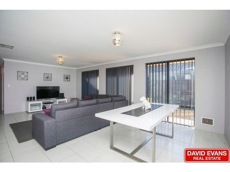 15 Leschenault Loop, Banksia Grove WA 6031