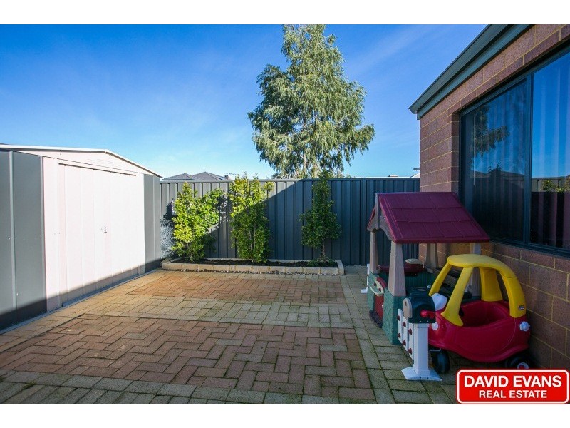 15 Leschenault Loop, Banksia Grove WA 6031