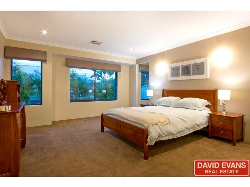 4 Benjamin Crescent, Tapping WA 6065