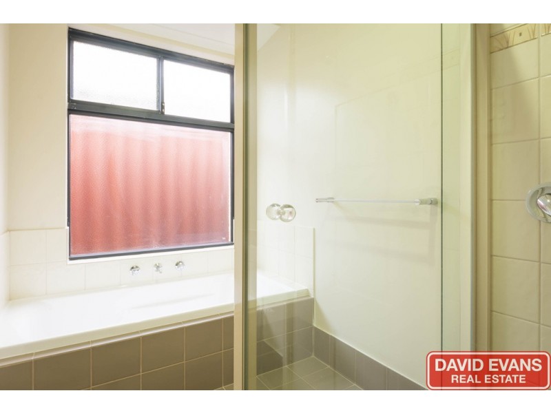 4 Benjamin Crescent, Tapping WA 6065