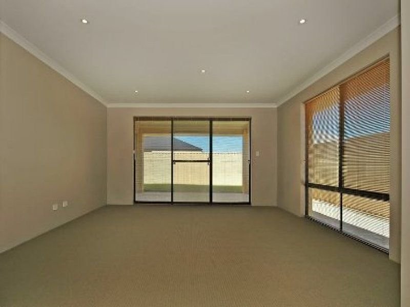 58 Kentucky Blvd, Hocking WA 6065