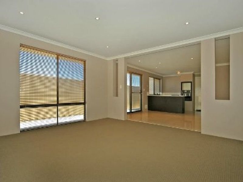 58 Kentucky Blvd, Hocking WA 6065