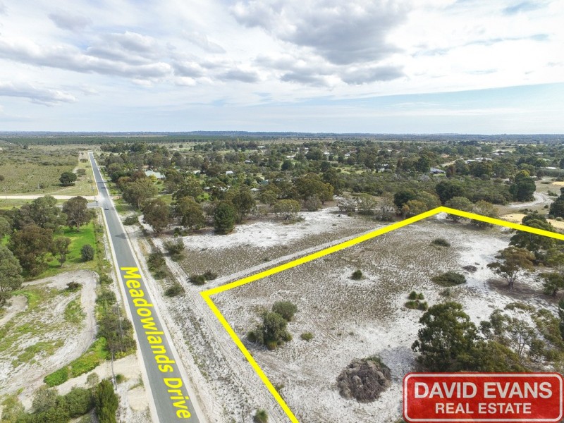 10 Meadowlands Drive, Mariginiup WA 6078