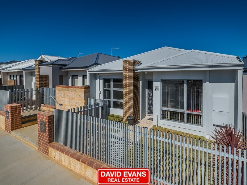 51 Roulettes Parade, Clarkson WA 6030