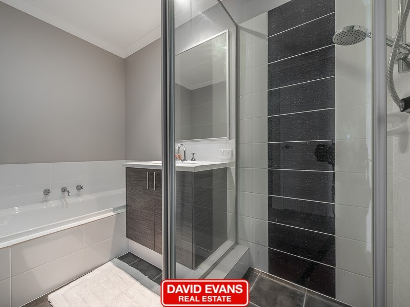 51 Roulettes Parade, Clarkson WA 6030