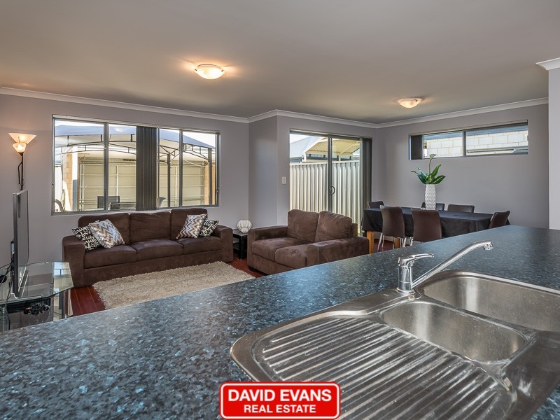 51 Roulettes Parade, Clarkson WA 6030