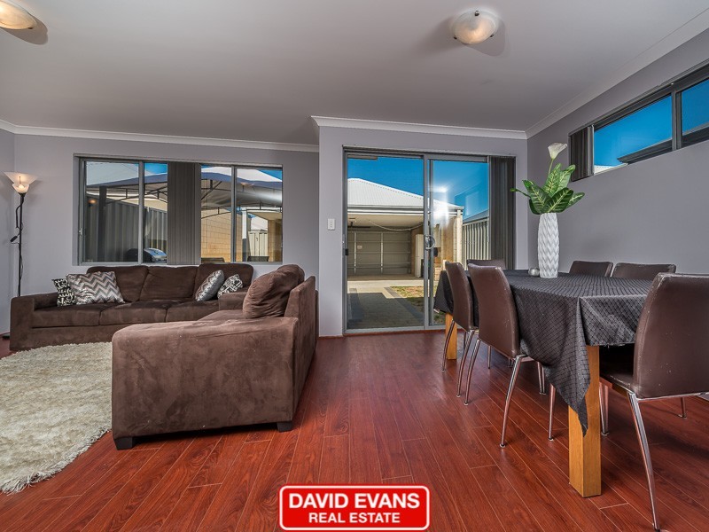 51 Roulettes Parade, Clarkson WA 6030