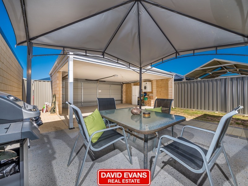 51 Roulettes Parade, Clarkson WA 6030