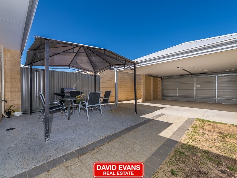 51 Roulettes Parade, Clarkson WA 6030