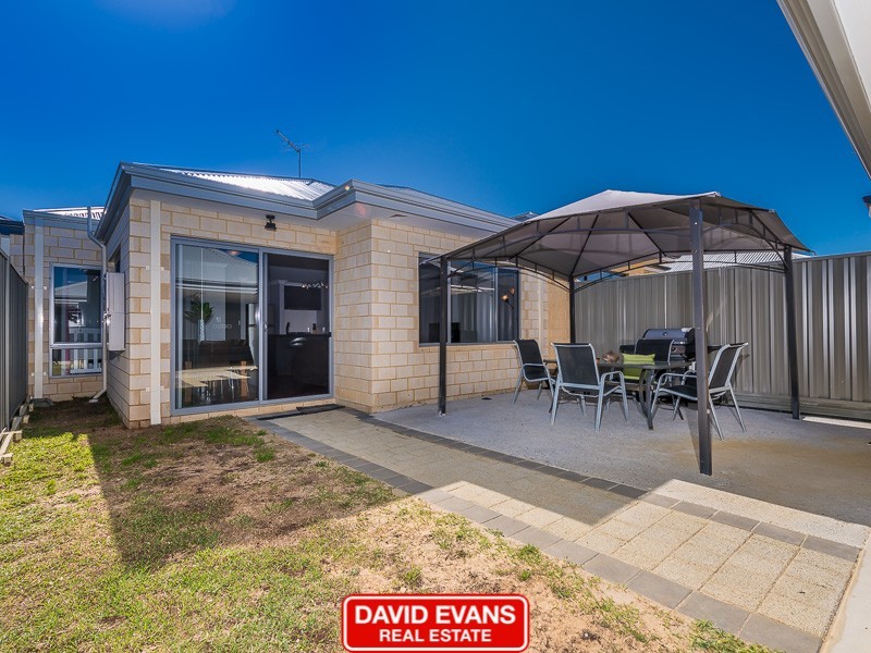 51 Roulettes Parade, Clarkson WA 6030