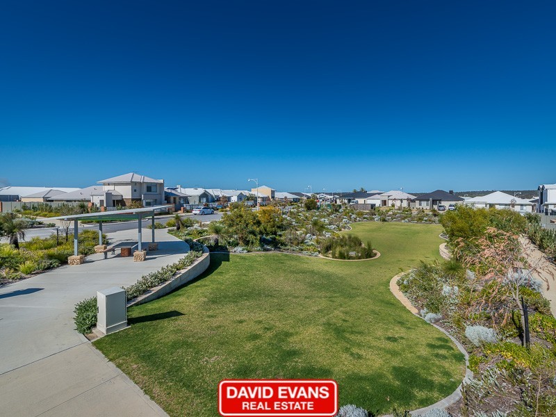 51 Roulettes Parade, Clarkson WA 6030