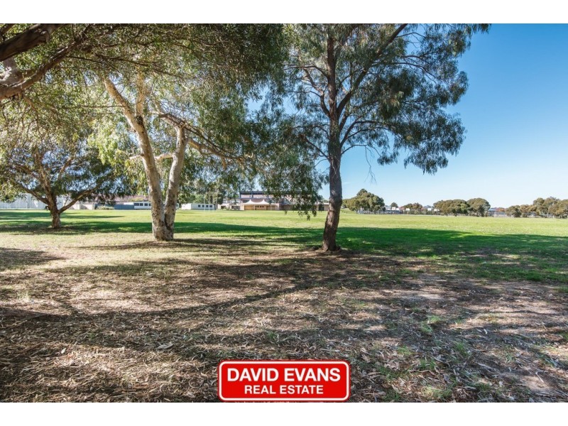 20 St Stephens Crescent, Tapping WA 6065