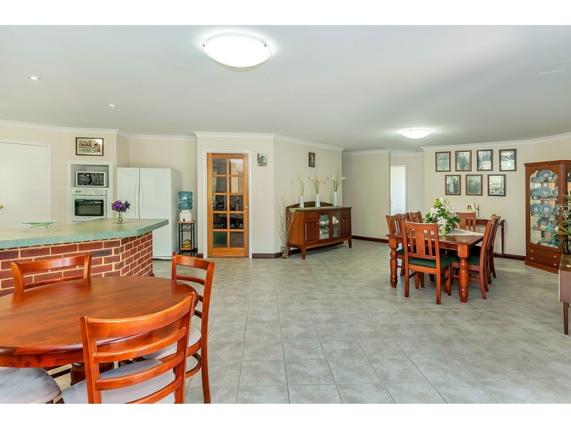 10 Harbour Elbow, Banksia Grove WA 6031
