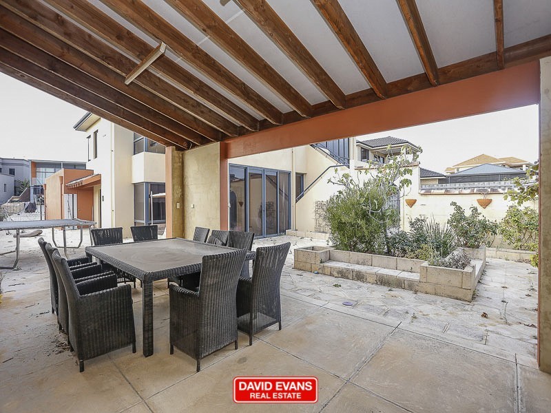 9 Royal James Court, Quinns Rocks WA 6030