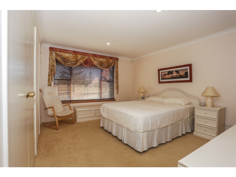 42 Rochester Drive, Mindarie WA 6030