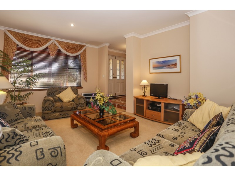 42 Rochester Drive, Mindarie WA 6030