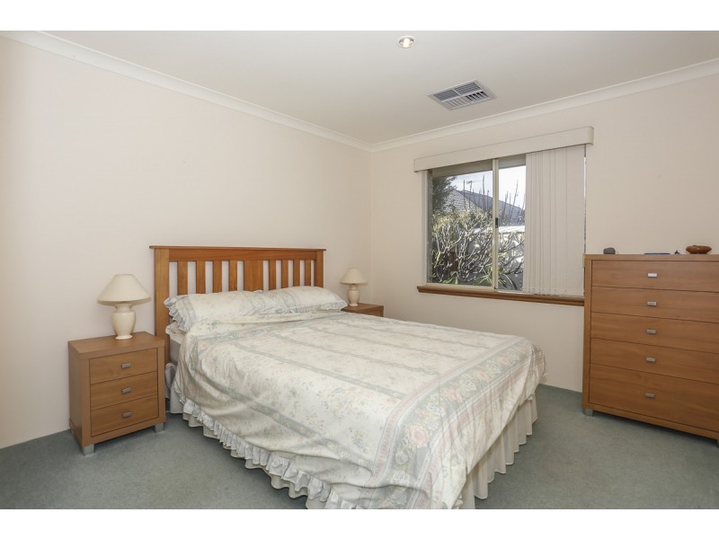 42 Rochester Drive, Mindarie WA 6030