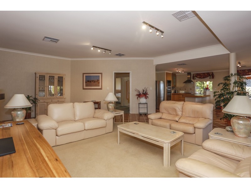 42 Rochester Drive, Mindarie WA 6030