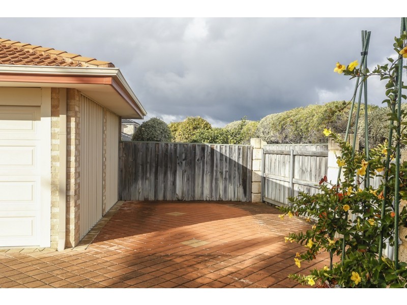 42 Rochester Drive, Mindarie WA 6030