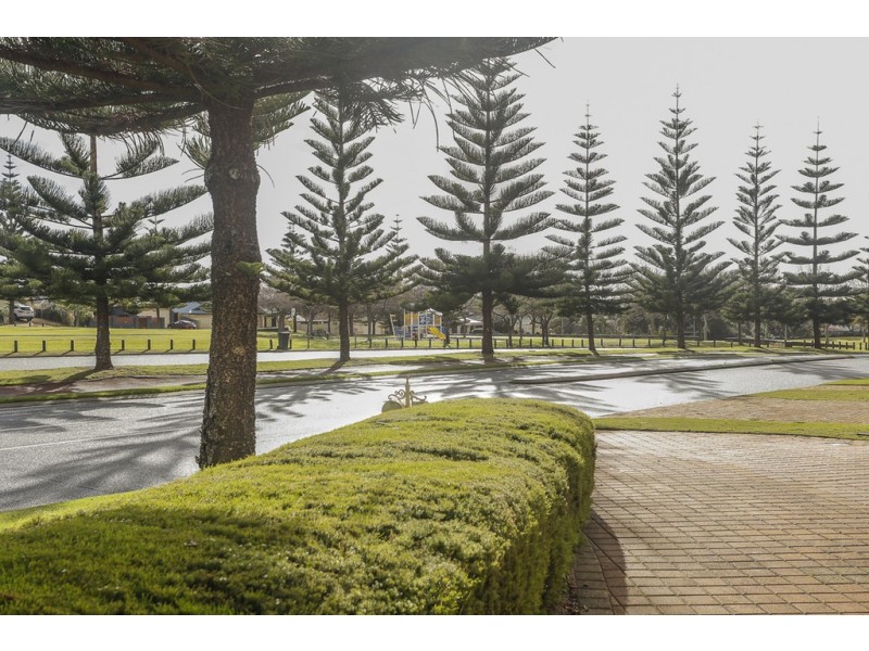 42 Rochester Drive, Mindarie WA 6030