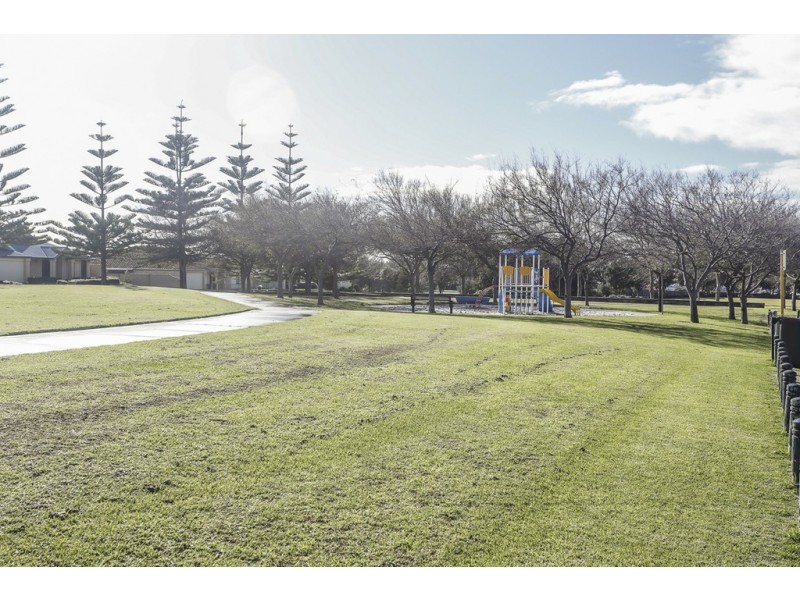 42 Rochester Drive, Mindarie WA 6030