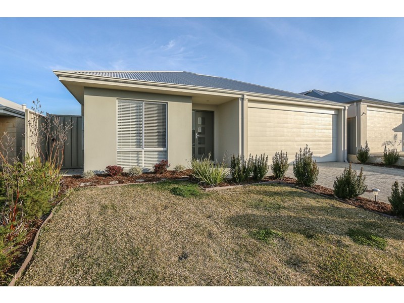 32 Perkins Drive, Clarkson WA 6030