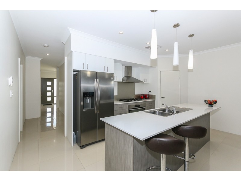 32 Perkins Drive, Clarkson WA 6030