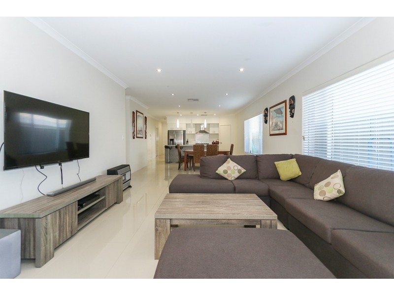 32 Perkins Drive, Clarkson WA 6030