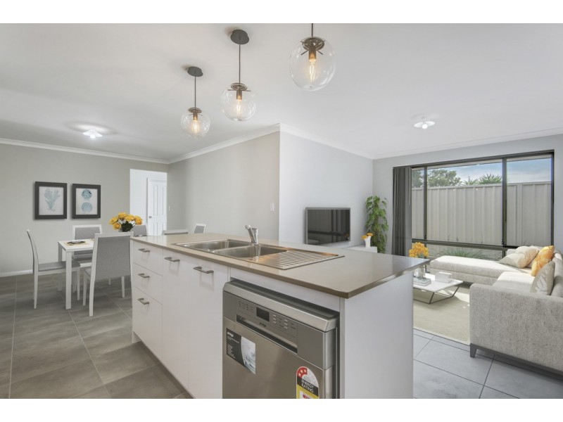 2/134 Vignerons Loop, Hocking WA 6065