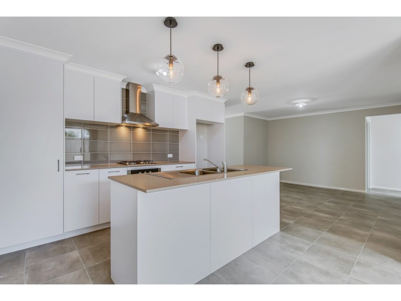 2/134 Vignerons Loop, Hocking WA 6065