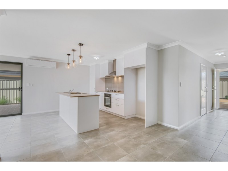 2/134 Vignerons Loop, Hocking WA 6065