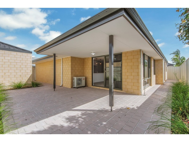 2/134 Vignerons Loop, Hocking WA 6065