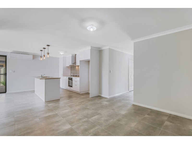 2/134 Vignerons Loop, Hocking WA 6065
