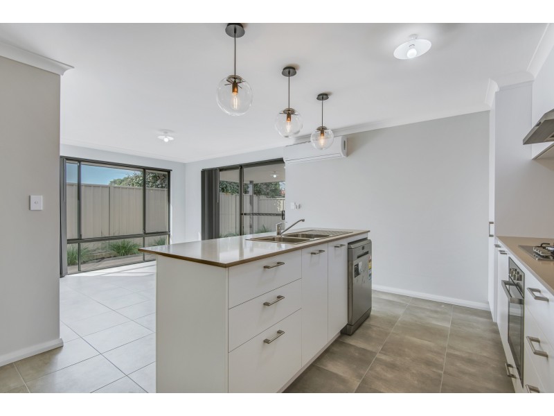 2/134 Vignerons Loop, Hocking WA 6065
