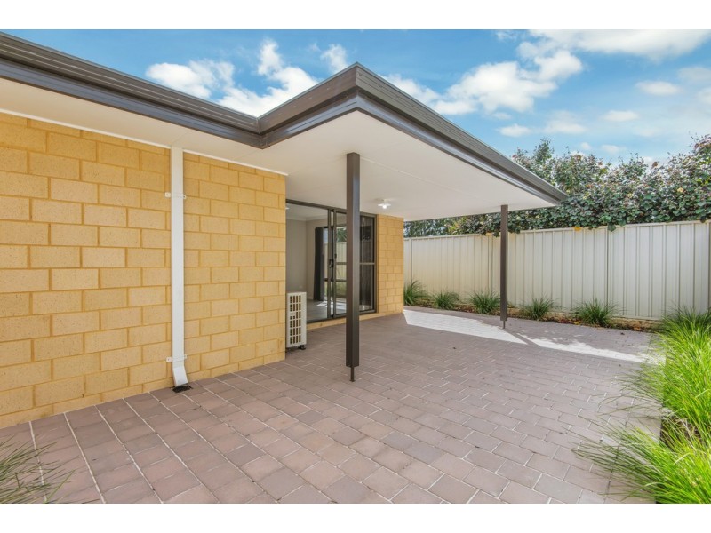 2/134 Vignerons Loop, Hocking WA 6065
