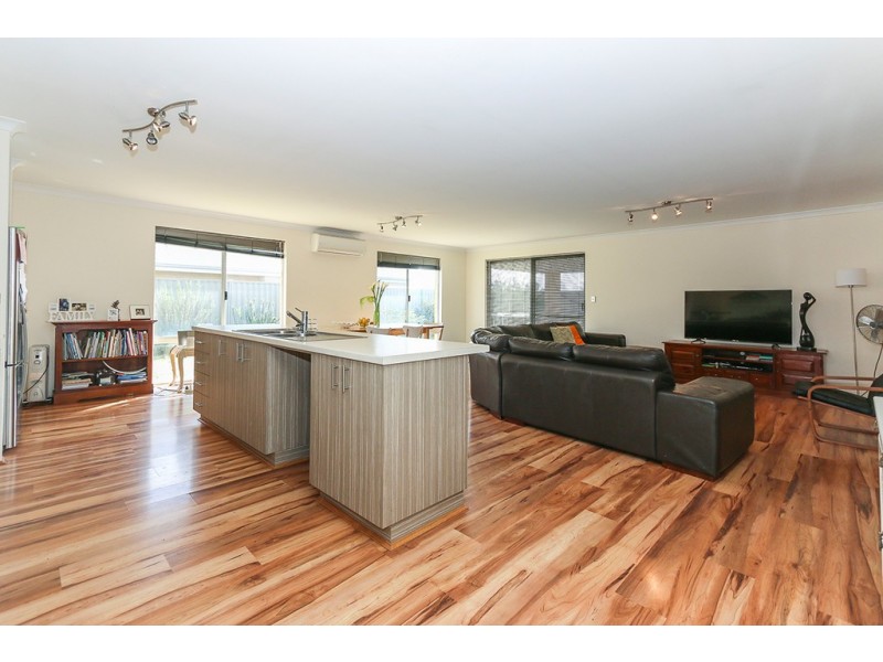 54 Farnham Pass, Alkimos WA 6038