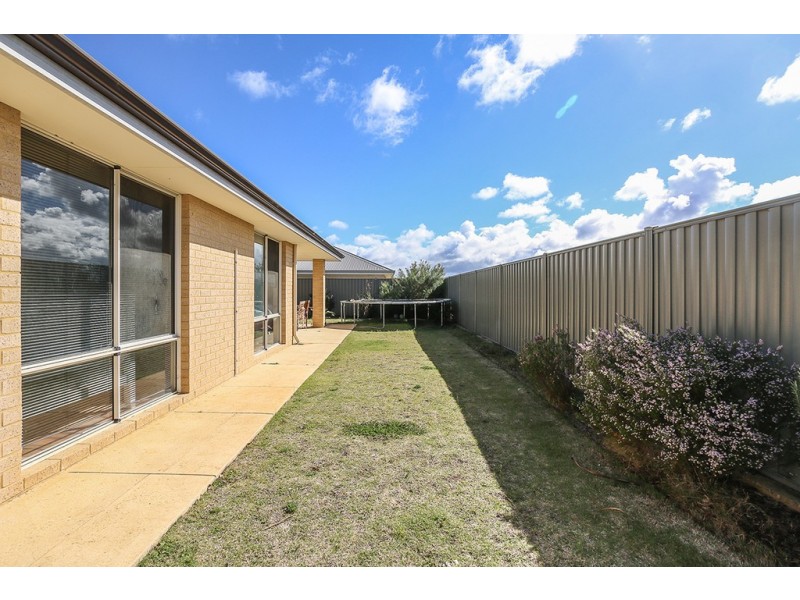54 Farnham Pass, Alkimos WA 6038