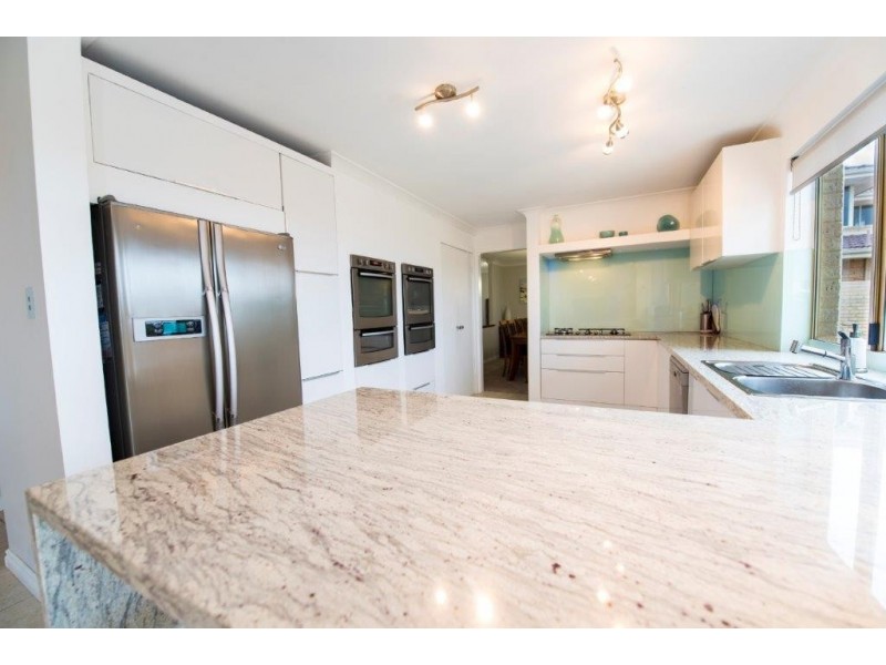 10 Rainbow View, Ocean Reef WA 6027